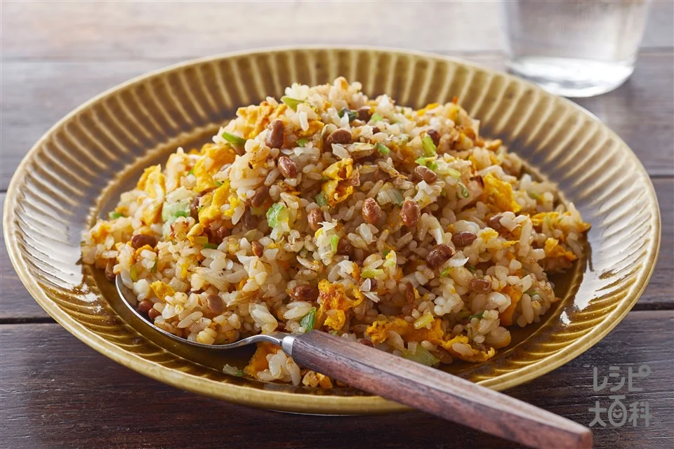 納豆チャーハンの盛り付け参考の料理写真です