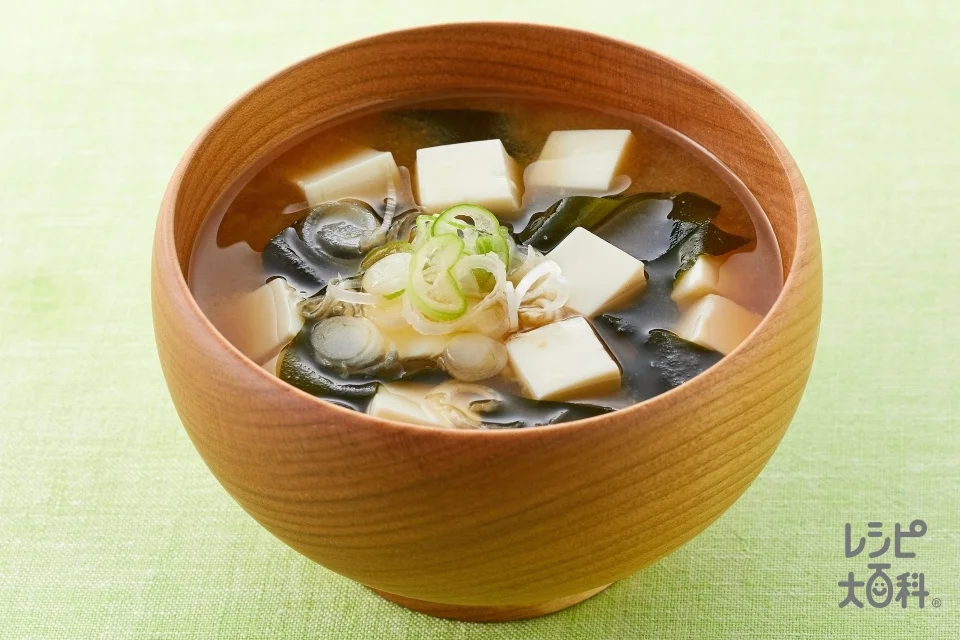 豆腐とわかめの基本のみそ汁の盛り付け参考の料理写真です