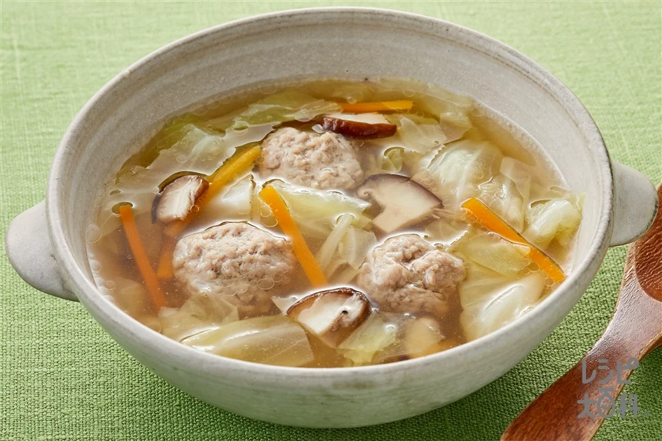 肉団子のスープの盛り付け参考の料理写真です