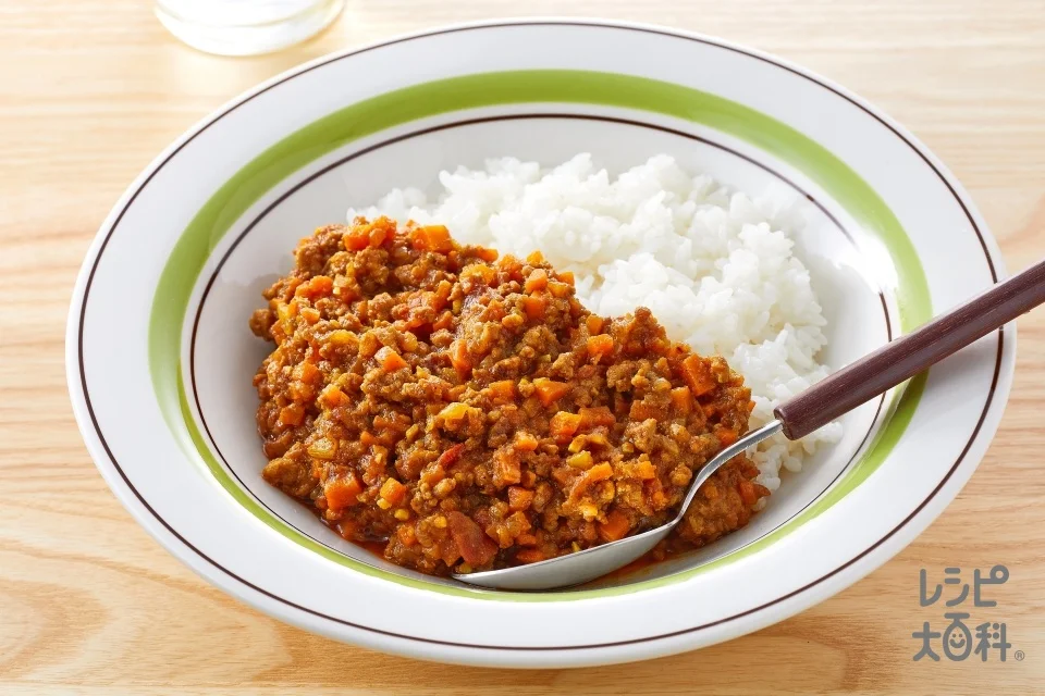 キーマカレーの盛り付け参考の料理写真です