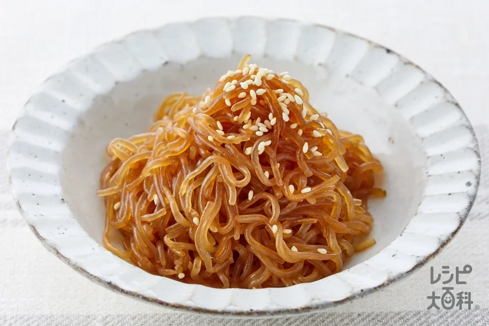 糸こんにゃくのきんぴらの盛り付け参考の料理写真です