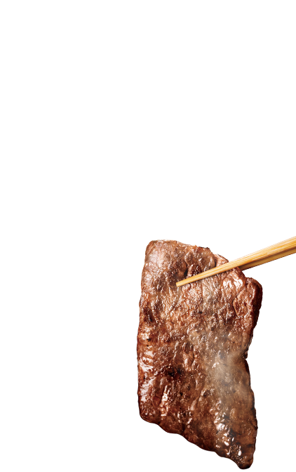 お箸でおいしそうに焼けたお肉をつかんでいるイメージ画像（写真はイメージです）