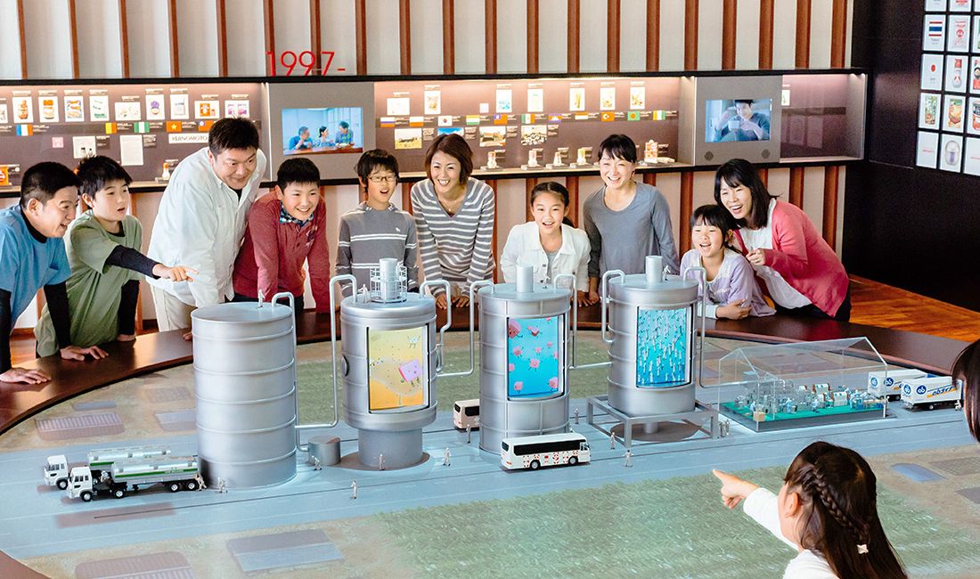 ジオラマ・展示見学風景