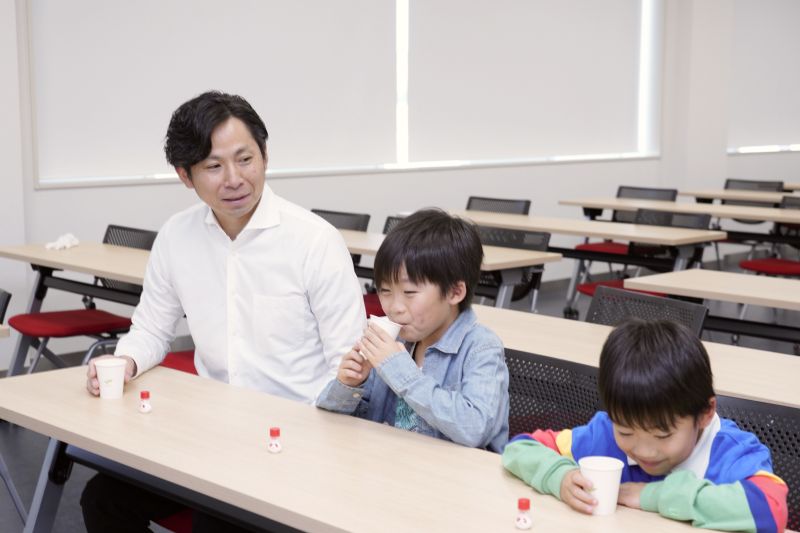 「味の素®」試飲でうま味を体験