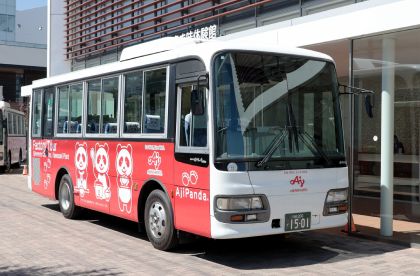 工場内を「アジパンダ®」バスで移動(川崎)の写真
