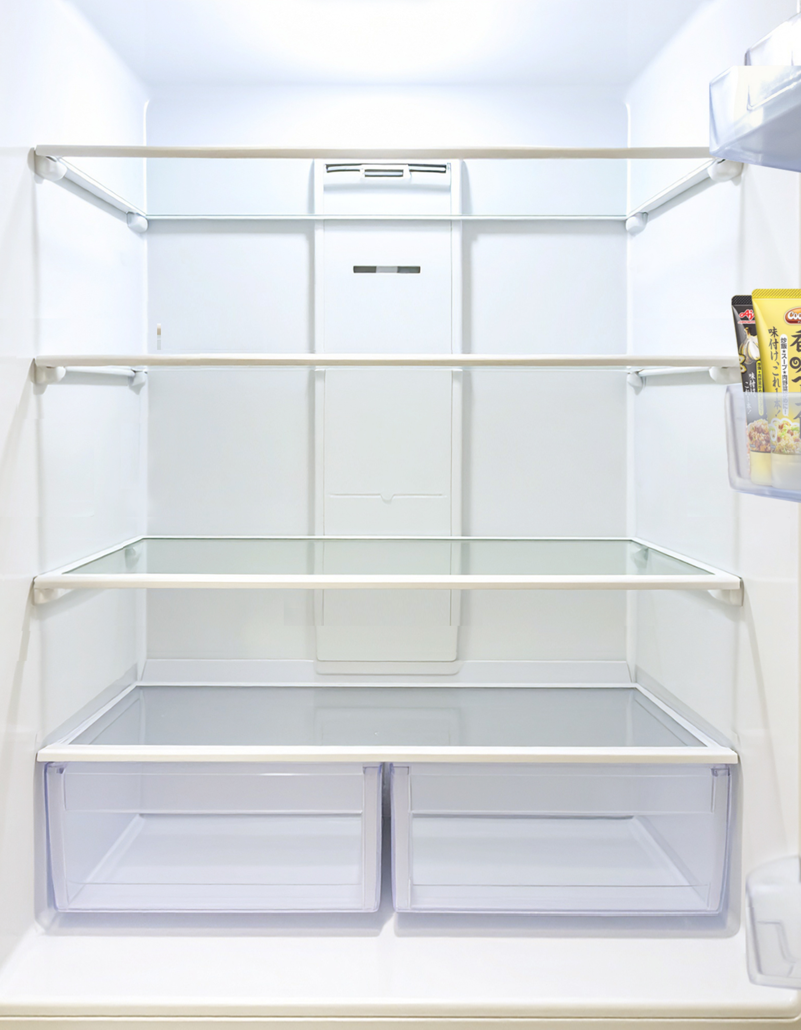 明るい冷蔵庫の庫内
