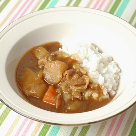 残った「肉じゃが」で和風だしのカレーライス