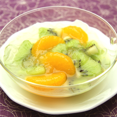 <栄養補給の>フレッシュフルーツのゼリーポンチ