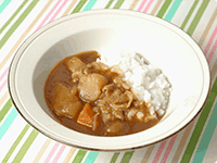 残った「肉じゃが」で和風だしのカレーライス