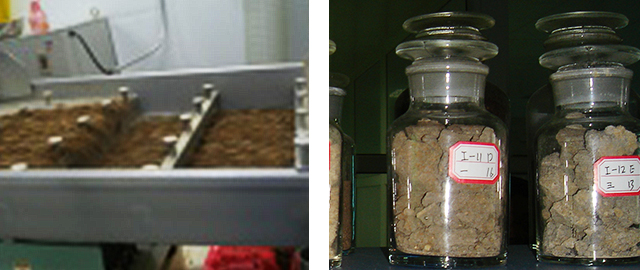 左：土壌の分析をしている様子 / 右：土壌サンプル