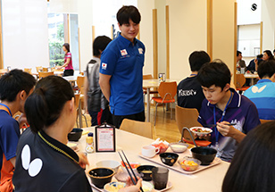 ｢勝ち飯®」食堂で昼食