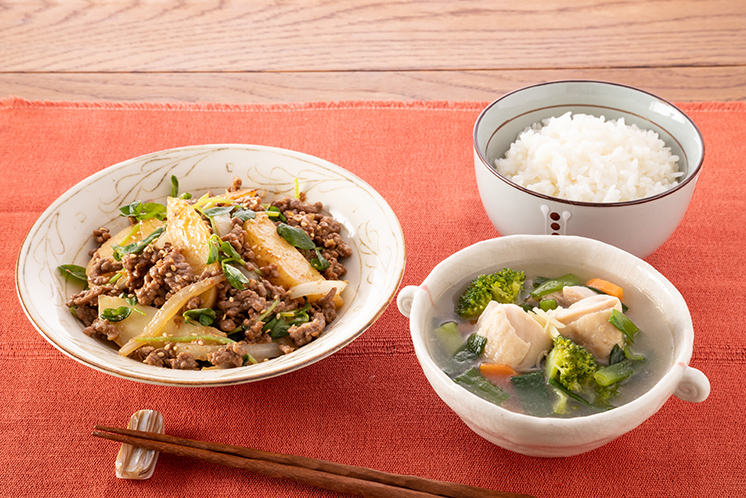 にらと鶏肉の満腹スープ と 肉みそじゃが炒め