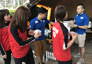 食事（３食）の「勝ち飯®」の提供