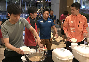 食事（３食）の「勝ち飯®」の提供