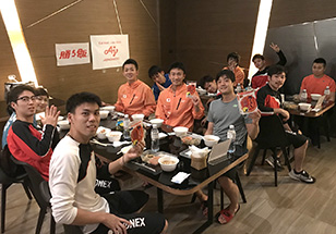 食事（３食）の「勝ち飯®」の提供
