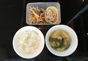 食事（３食）の「勝ち飯®」の提供