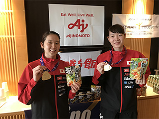永原和可那選手（左）、松本麻佑選手（右）