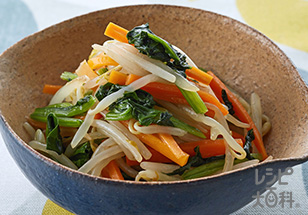 ほうれん草とにんじんの丸鶏ナムル